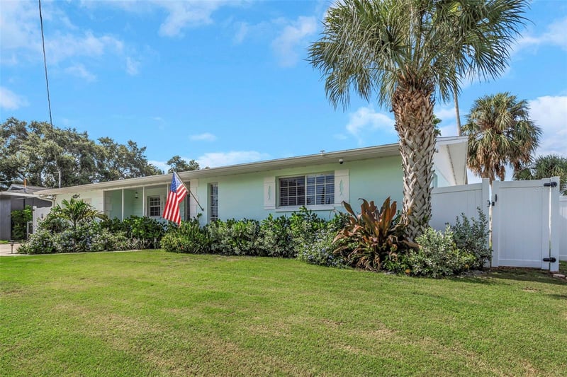 1071 Suemar Rd, Dunedin, FL 34698