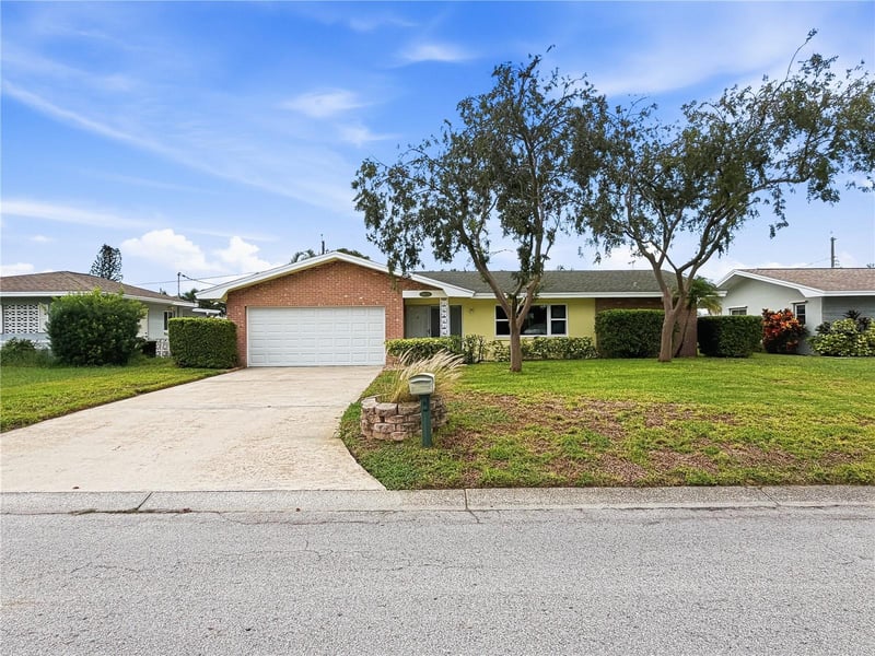 14036 Thacher Ave, Largo, FL 33774