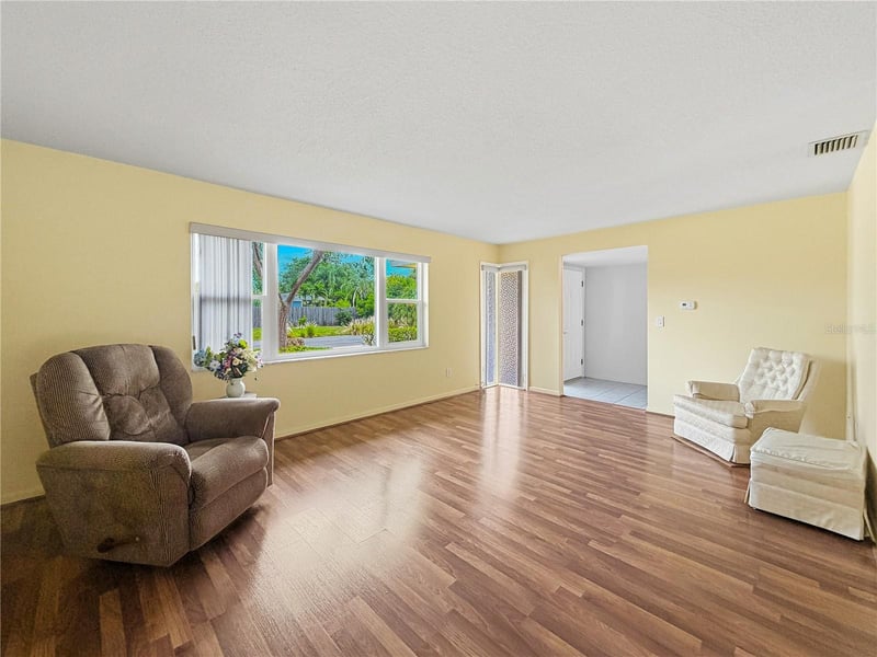 14036 Thacher Ave, Largo, FL 33774