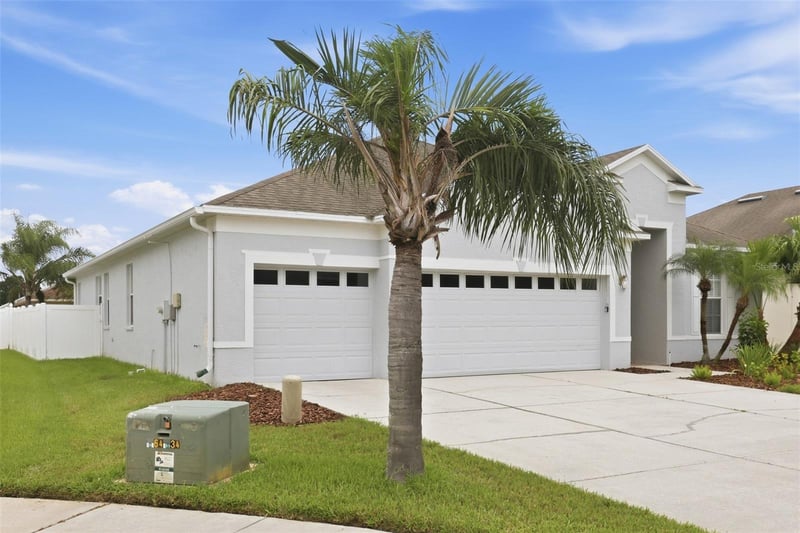 1028 Appian Pl, Wesley Chapel, FL 33543
