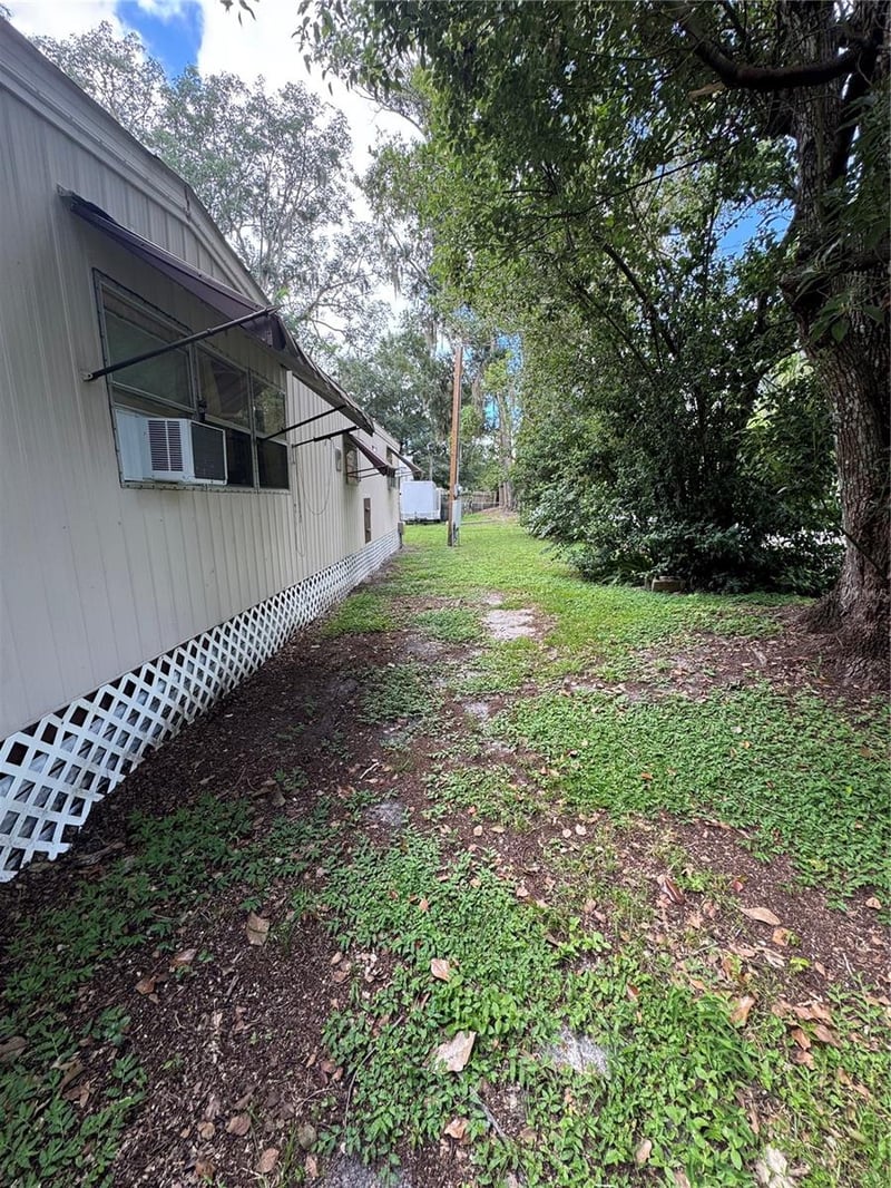 902 Montana Ave, Lutz, FL 33548