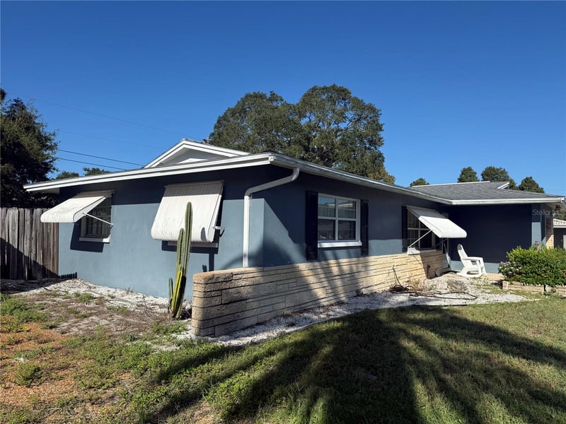 568 Hillcrest Dr, Largo, FL 33771