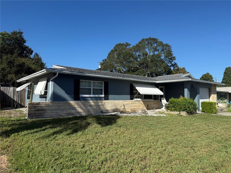568 Hillcrest Dr, Largo, FL 33771