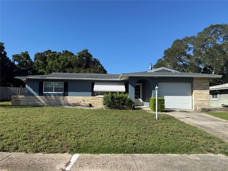 568 Hillcrest Dr, Largo, FL 33771