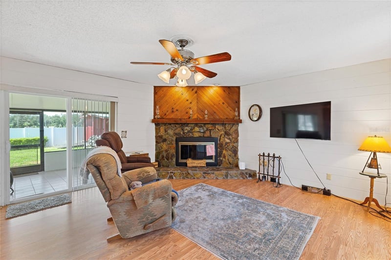 1105 Lenna Ave, Seffner, FL 33584
