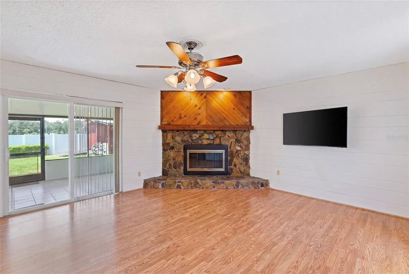 1105 Lenna Ave, Seffner, FL 33584
