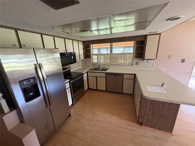 2906 Oak Crest Dr, Plant City, FL 33565