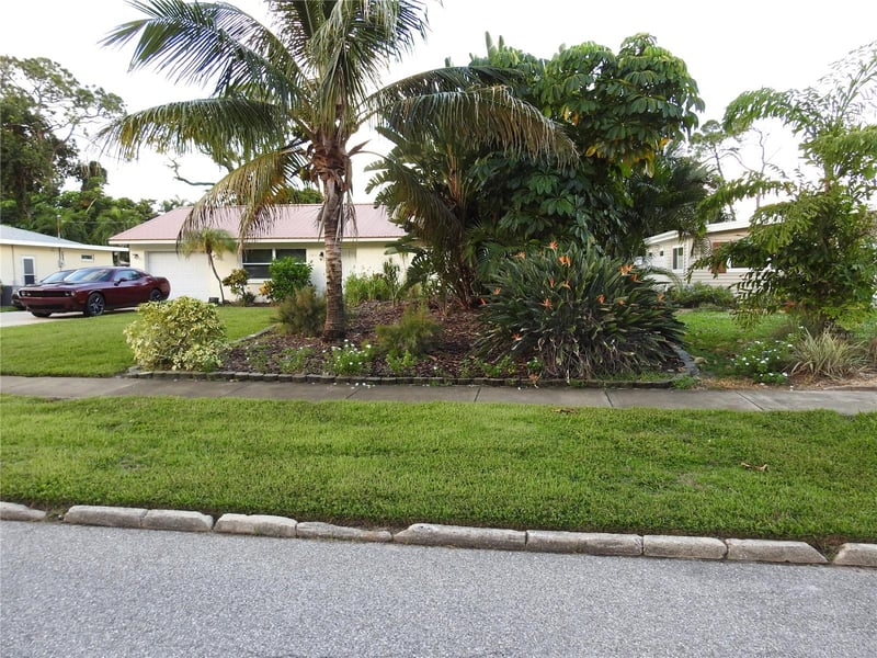7611 Senrab Dr, Bradenton, FL 34209
