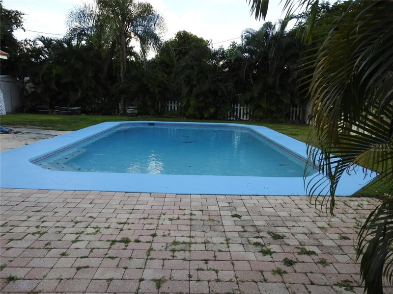 7611 Senrab Dr, Bradenton, FL 34209