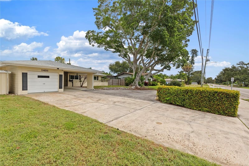1431 Pinellas Point Dr S, St Petersburg, FL 33705