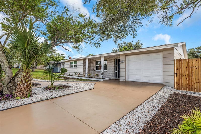 6200 Emerald Dr, New Port Richey, FL 34653