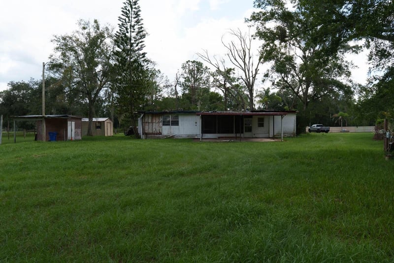 1005 Grandaddy Ln, Lutz, FL 33548