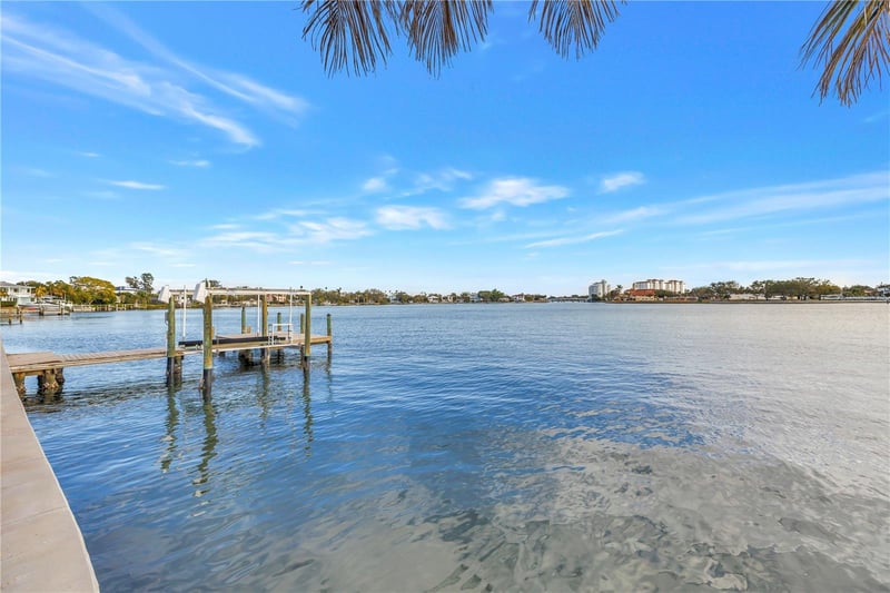 3901 14th Way NE, St Petersburg, FL 33703