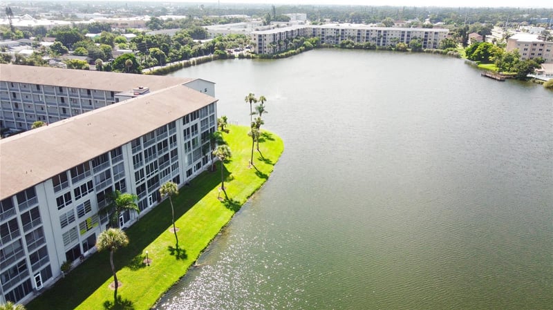 3362 Lake Bayshore Dr #P214, Bradenton, FL 34205