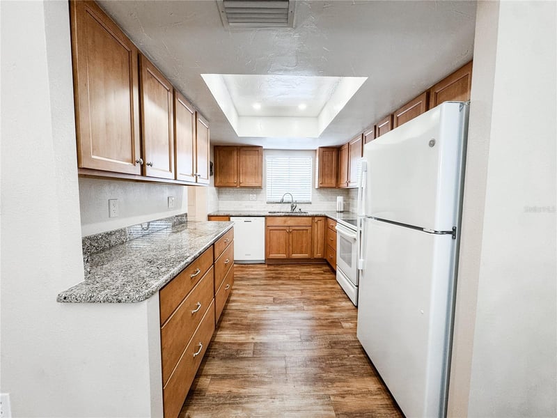 3362 Lake Bayshore Dr #P214, Bradenton, FL 34205