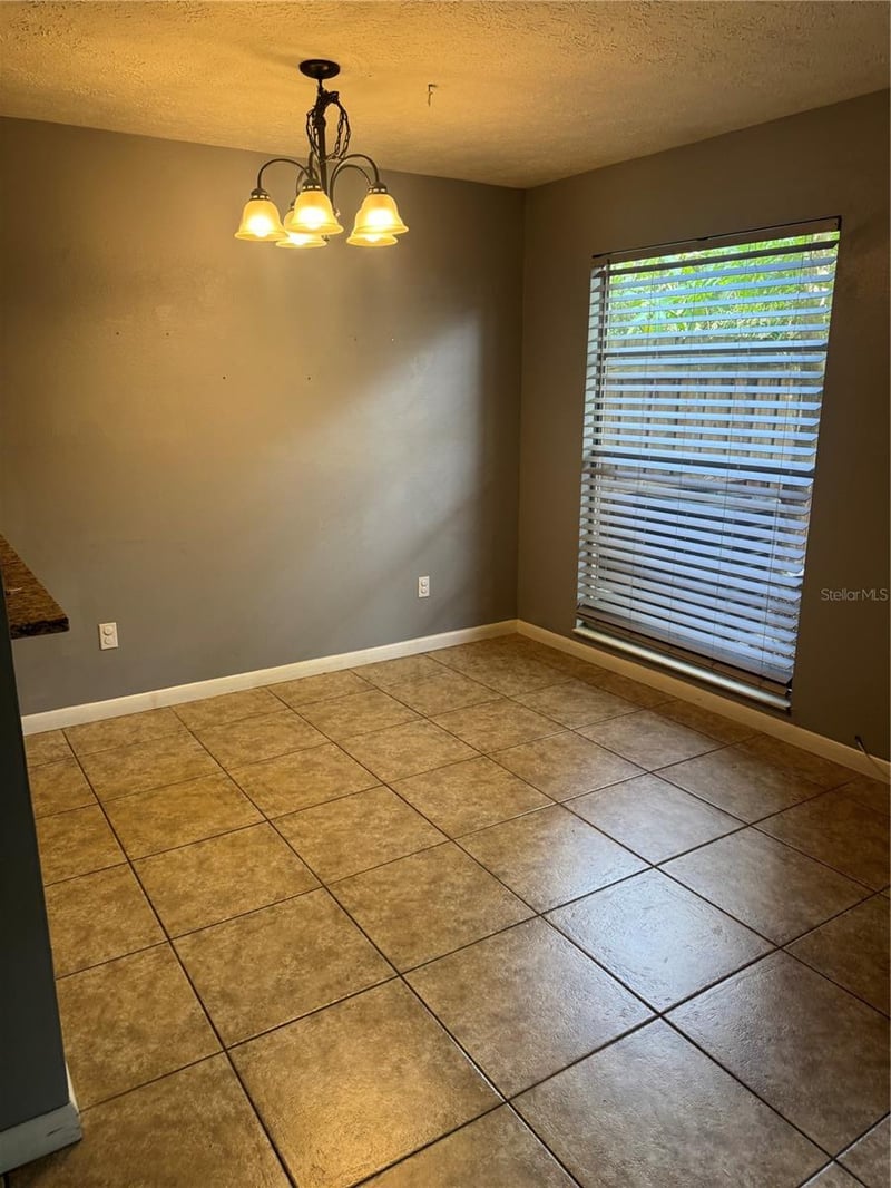 9459 Forest Hills Cir, Tampa, FL 33612