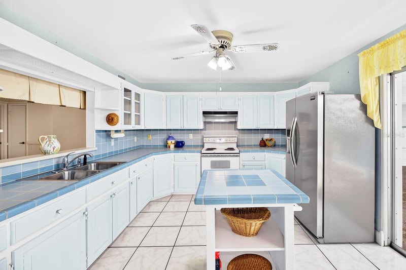 521 S Larry Cir, Brandon, FL 33511