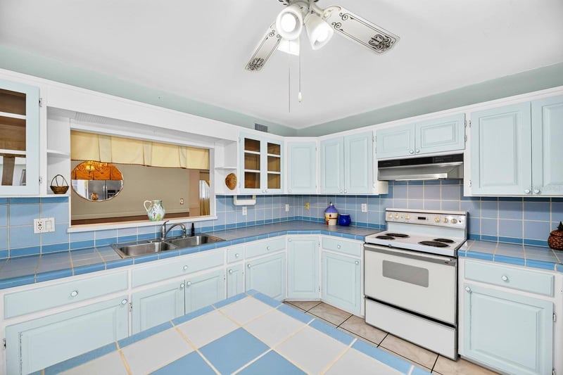 521 S Larry Cir, Brandon, FL 33511