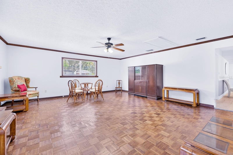 521 S Larry Cir, Brandon, FL 33511