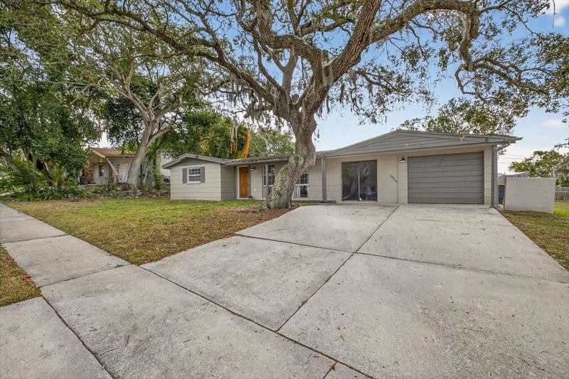 5404 Front Dr, Holiday, FL 34690