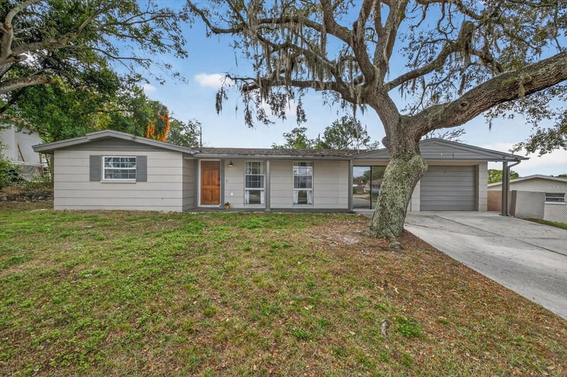 5404 Front Dr, Holiday, FL 34690
