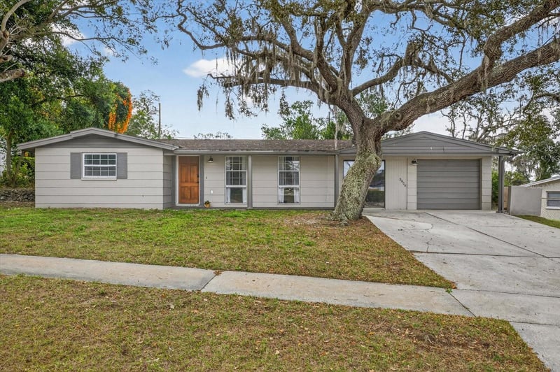 5404 Front Dr, Holiday, FL 34690