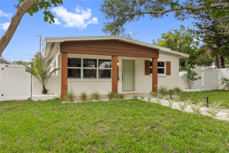 7042 Dartmouth Ave N, St Petersburg, FL 33710