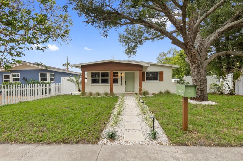 7042 Dartmouth Ave N, St Petersburg, FL 33710