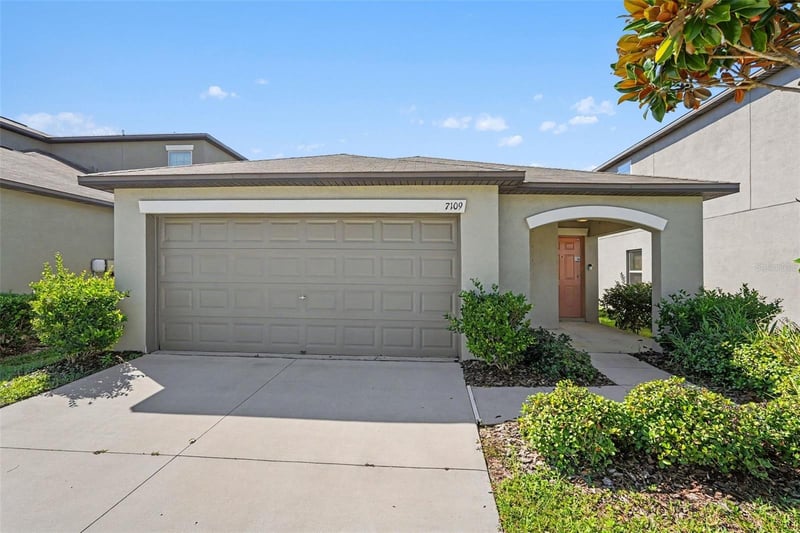 7109 King Creek Dr, Sun City Center, FL 33573
