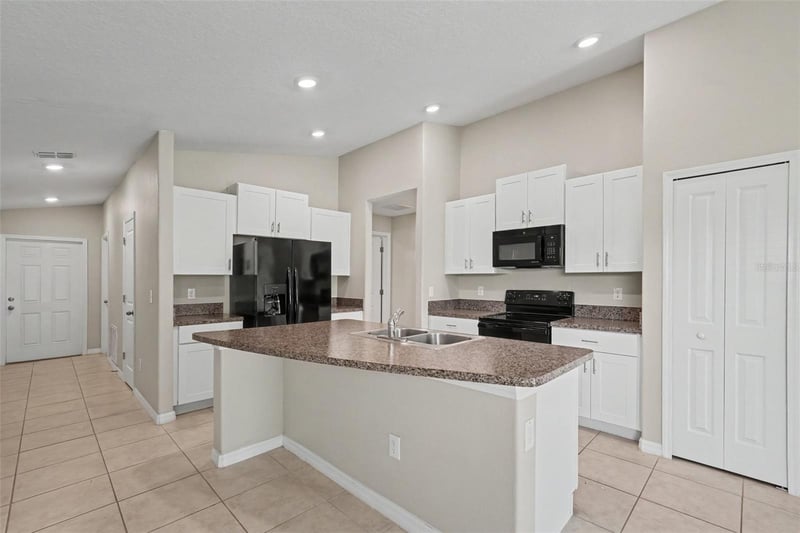 7109 King Creek Dr, Sun City Center, FL 33573