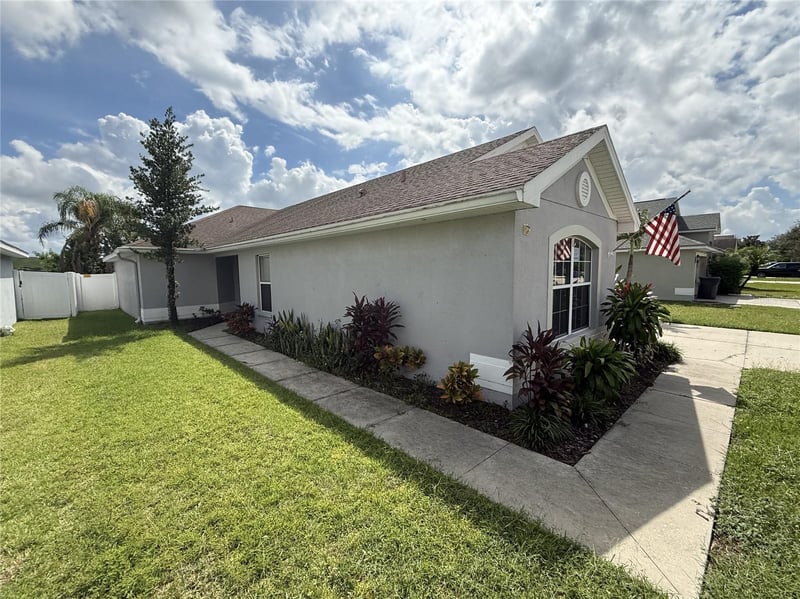 14214 Edinburgh Moor Dr, Wimauma, FL 33598