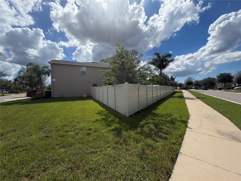 17103 White Mangrove Dr, Wimauma, FL 33598