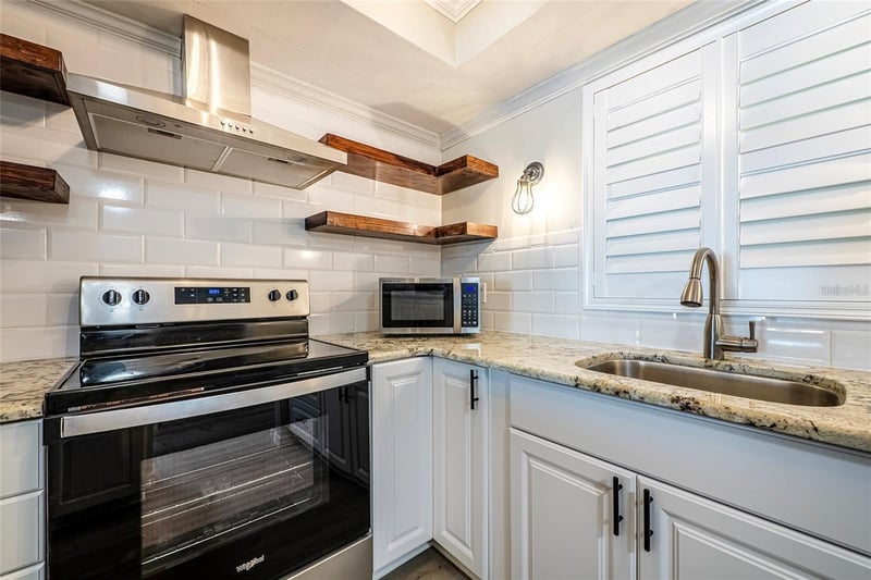 620 Edgewater Dr #103, Dunedin, FL 34698