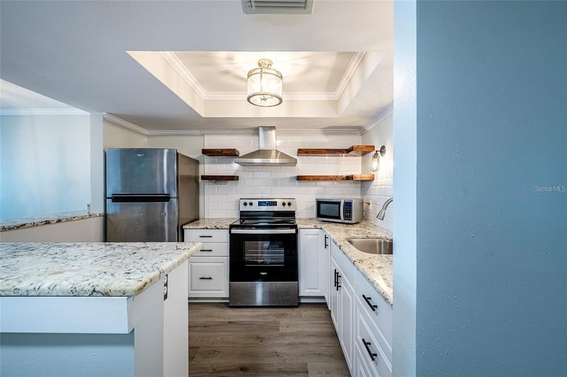 620 Edgewater Dr #103, Dunedin, FL 34698