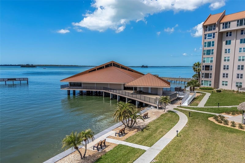 620 Edgewater Dr #103, Dunedin, FL 34698