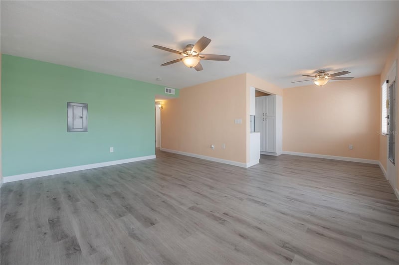 8055 112th St #205, Seminole, FL 33772