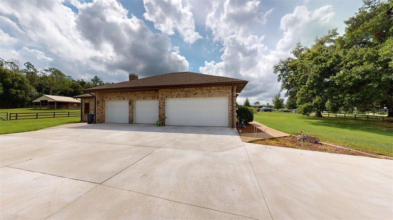 17210 Parrish Grove Rd, Dade City, FL 33523
