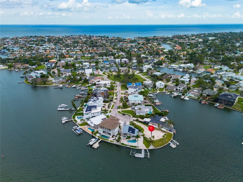 1931 Arrowhead Dr NE, St Petersburg, FL 33703