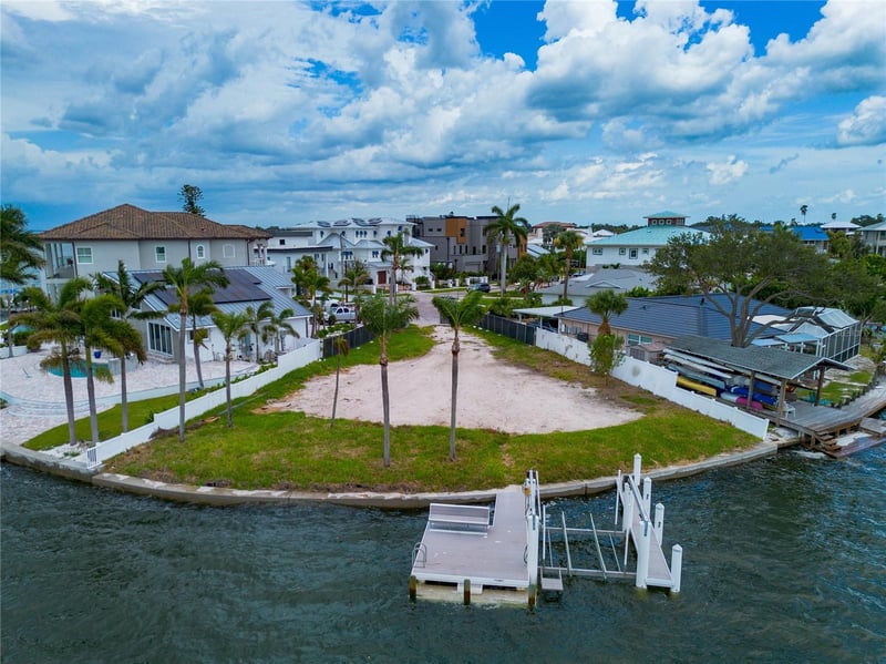1931 Arrowhead Dr NE, St Petersburg, FL 33703