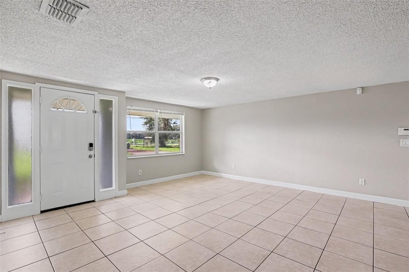 3805 Mcintosh Rd, Dover, FL 33527