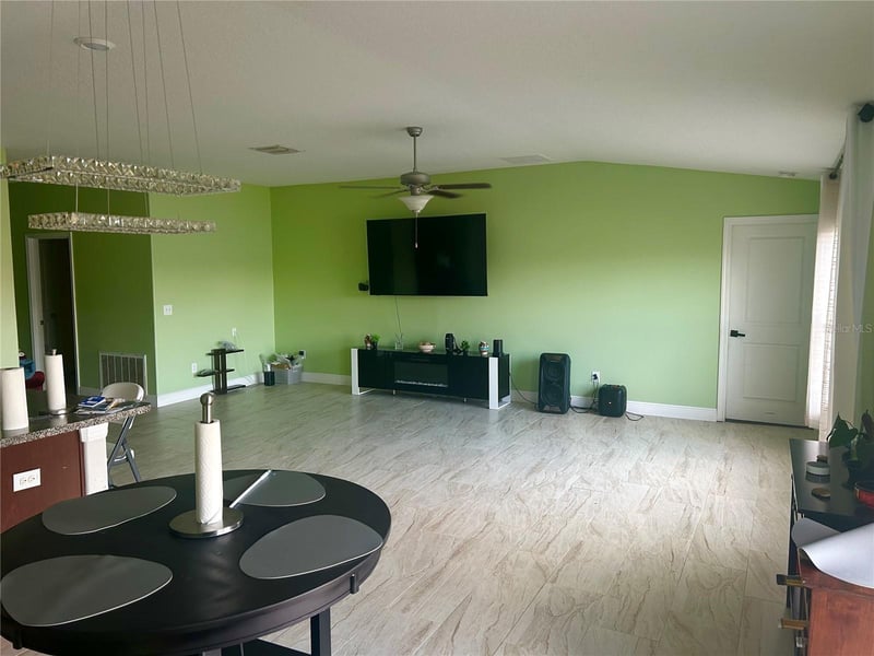 106 Cascade Bend Dr, Ruskin, FL 33570