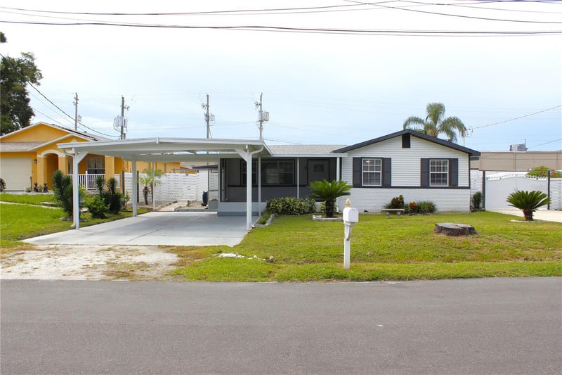 8512 Sunbeam Ln, Tampa, FL 33615