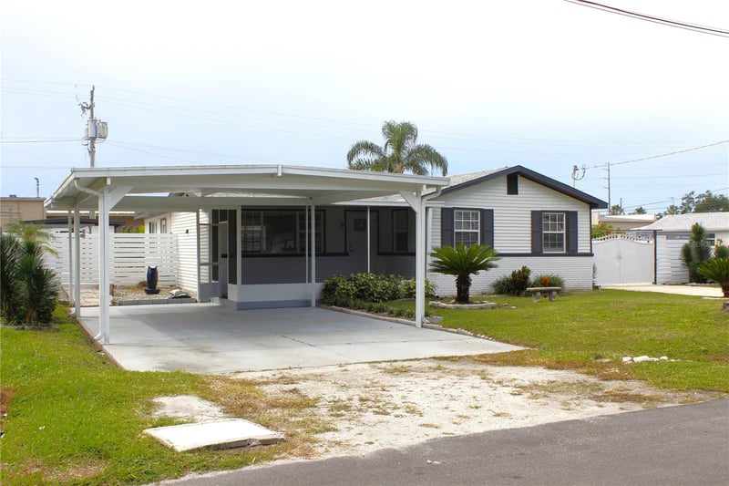 8512 Sunbeam Ln, Tampa, FL 33615