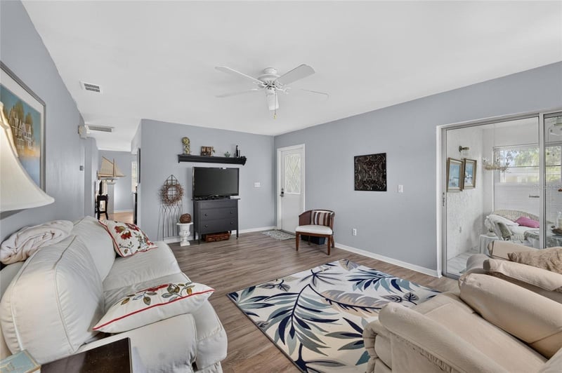 1607 Hovington Cir #229, Sun City Center, FL 33573