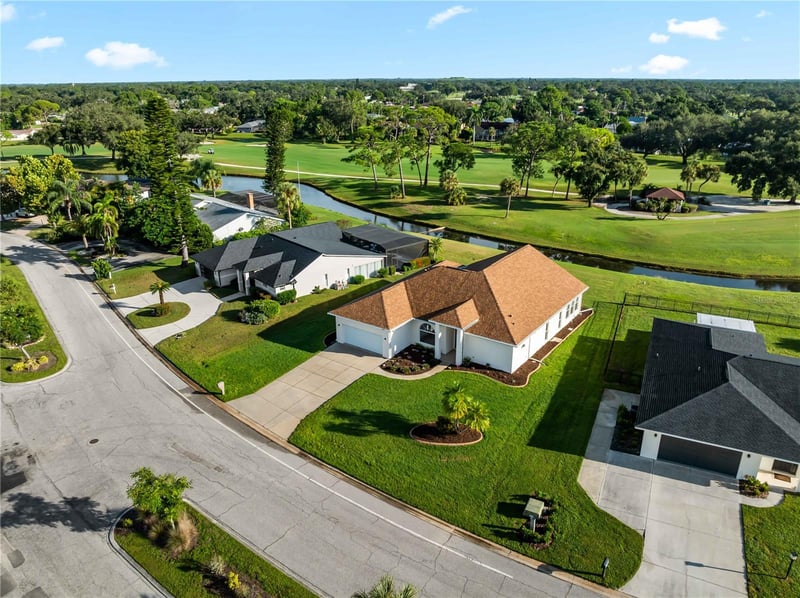 5121 Palm Aire Dr, Sarasota, FL 34243