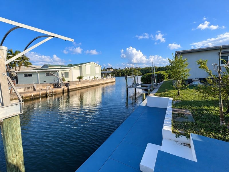 6925 W Bayou Ln, Bradenton, FL 34207