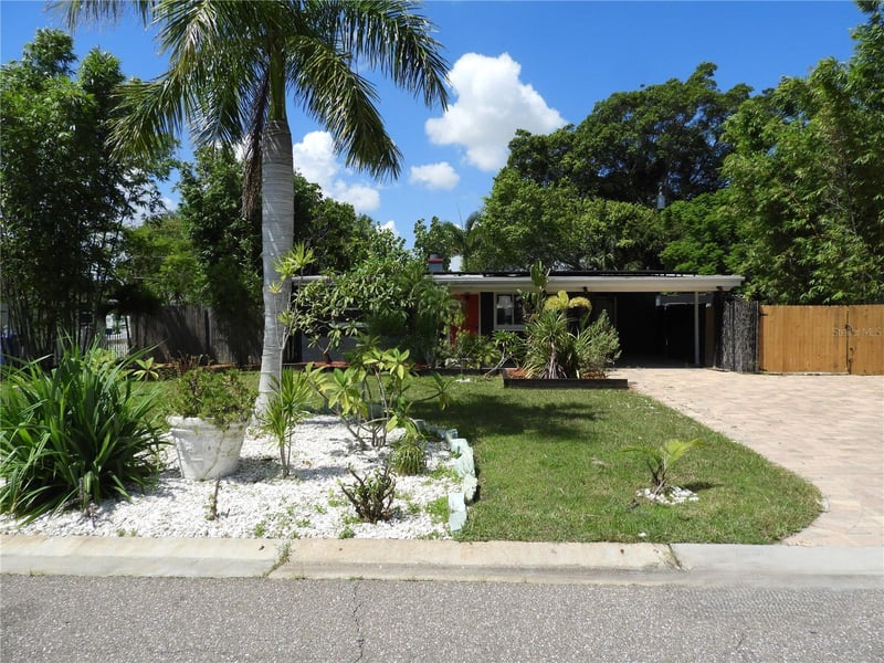 5622 Hobson St NE, St Petersburg, FL 33703
