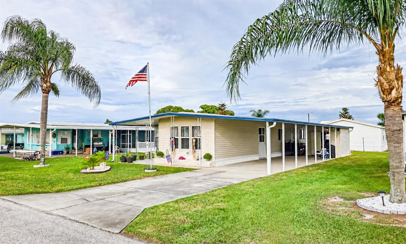 5402 Mohawk St, Zephyrhills, FL 33542