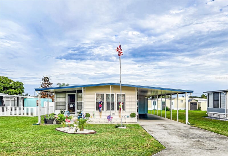 5402 Mohawk St, Zephyrhills, FL 33542