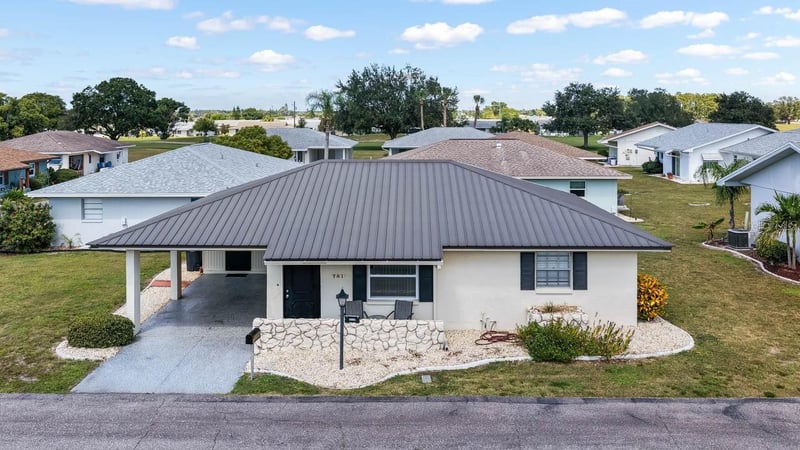 701 W Brockton Pl, Sun City Center, FL 33573